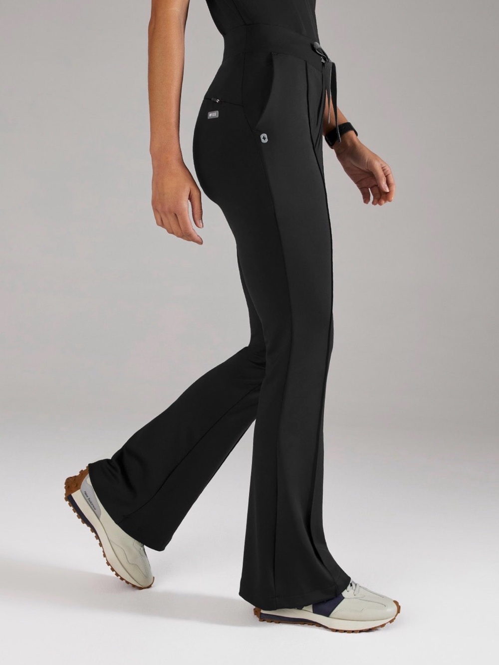 FIGS FORMx Black Scrubs Set - Evanston Pants & Sona V-Neck Top - Size M/MR - Picture 11 of 14